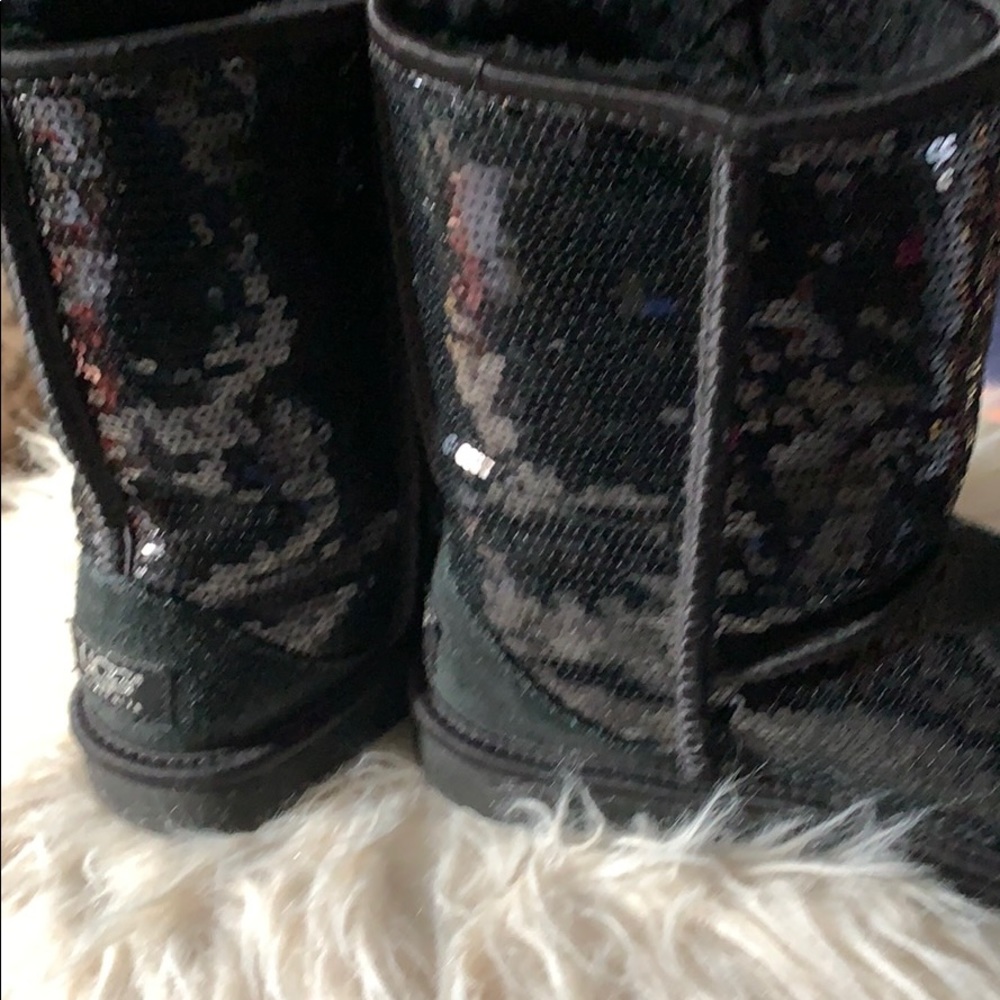 Uggs - image 1